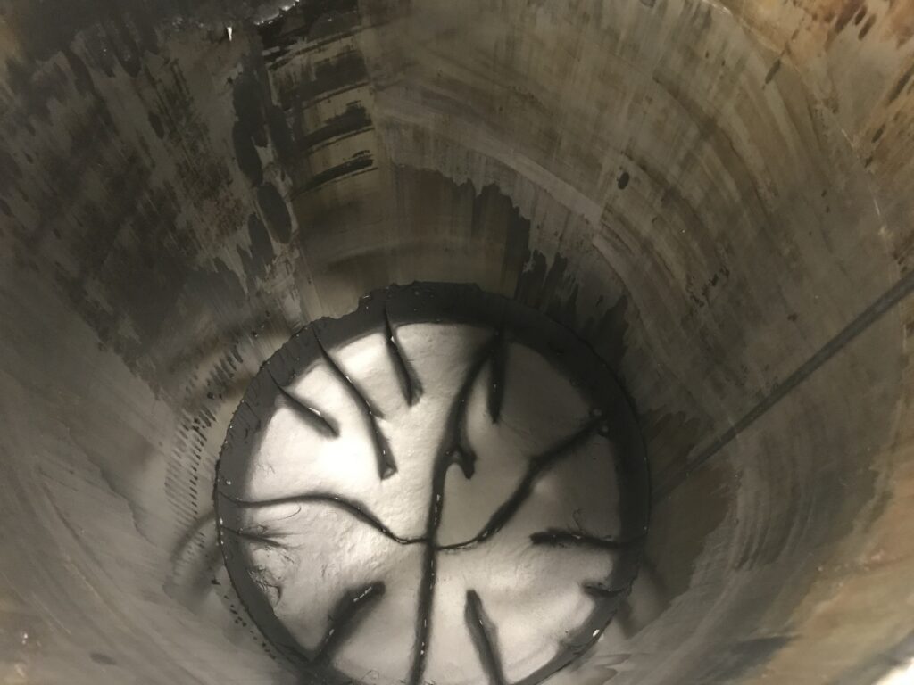 Minimal Butyl Waste left by Uniflow 4230 Hot Melt Drum Unloader Minimal Butyl Waste left by Uniflow 4230 Hot Melt Drum Unloader