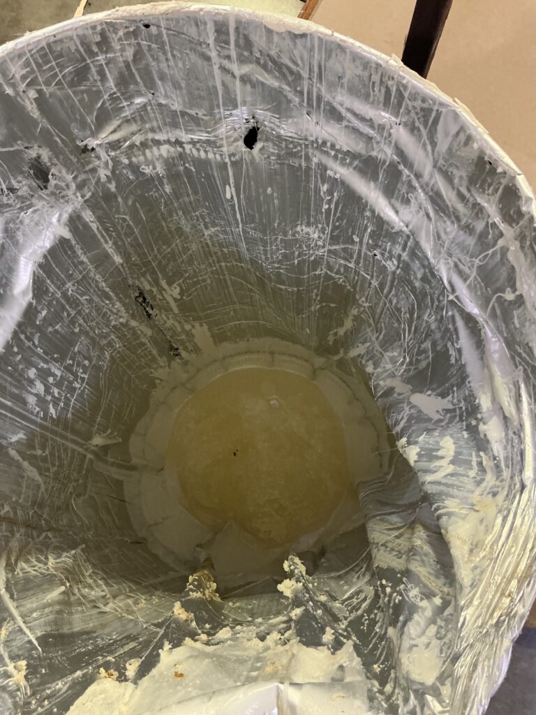 Minimal Waste left by Uniflow 4230 Hot Melt Drum Unloader Minimal Waste left by Uniflow 4230 Hot Melt Drum Unloader